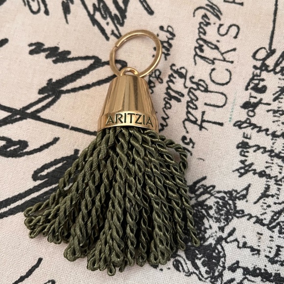 LIMITED EDITION Aritzia Keychain - based on the Chateau Marmont Keychain - Picture 3 of 6